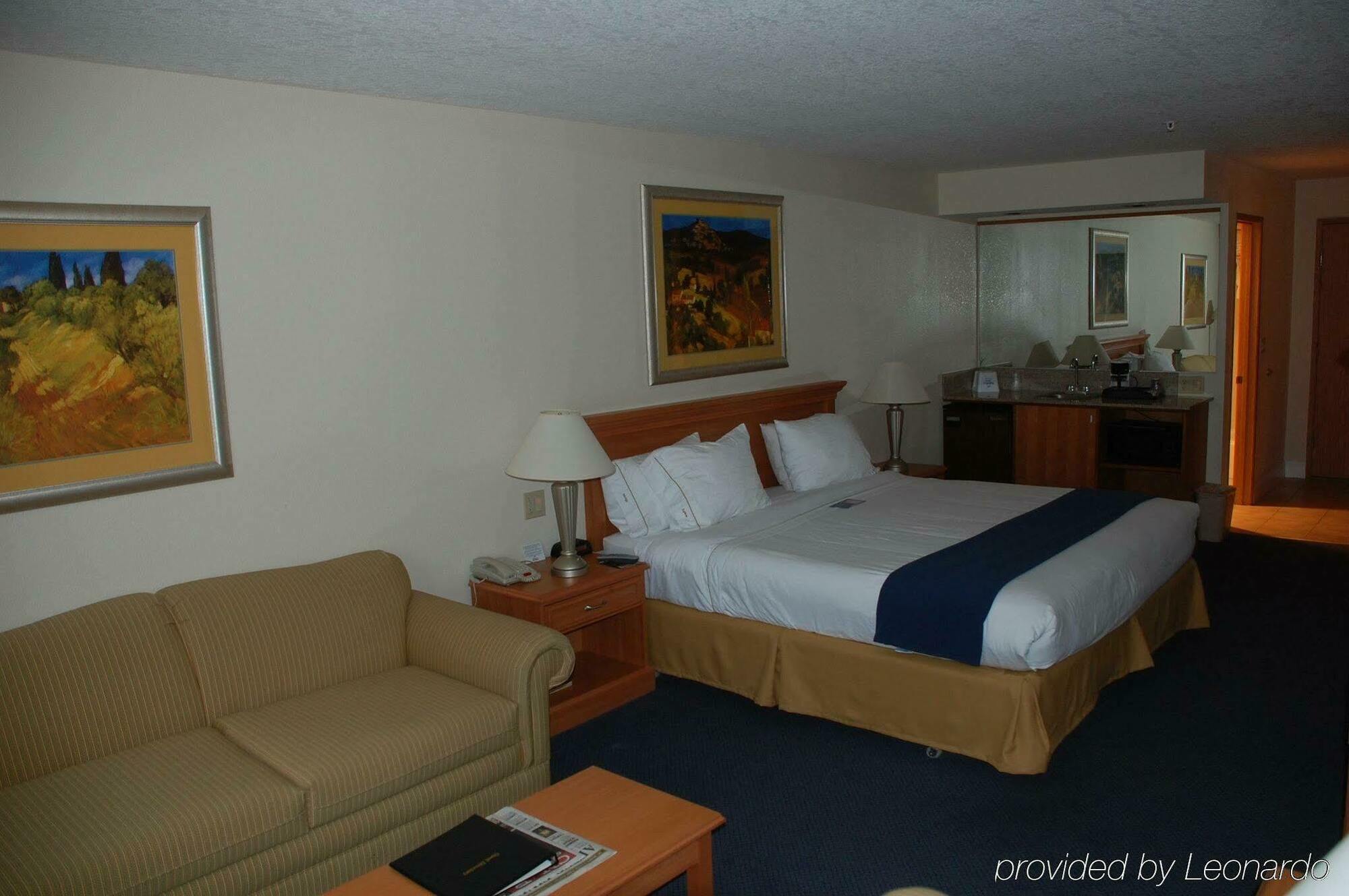 Holiday Inn Express Corning By Ihg Exterior foto
